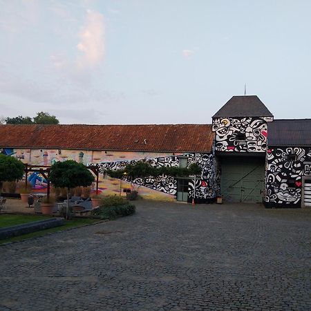B&B At Haras Petit-Hallet Hannut エクステリア 写真
